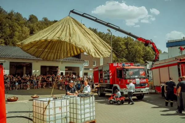 Wakacje w Rudce: Dzień z ogórkami, kamyczkami i strażakami