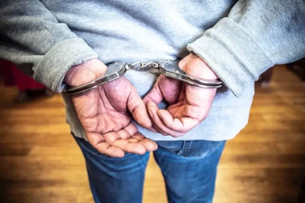 Oszust sprzedawał bilety na koncerty. Policja z Bielska Podlaskiego zatrzymała 22-latka w Warszawie