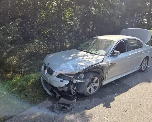 Wypadek na drodze Popławy – Dołubowo. Trzy osoby ranne