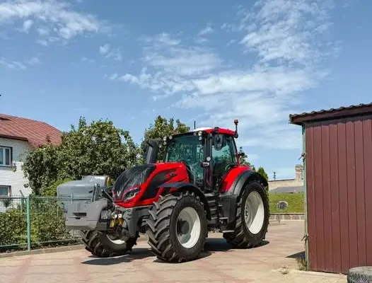 Druga Valtra T215 Versu trafiła do gospodarstwa Państwa Topczewskich z powiatu białostockiego