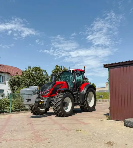 Druga Valtra T215 Versu trafiła do gospodarstwa Państwa Topczewskich z powiatu białostockiego