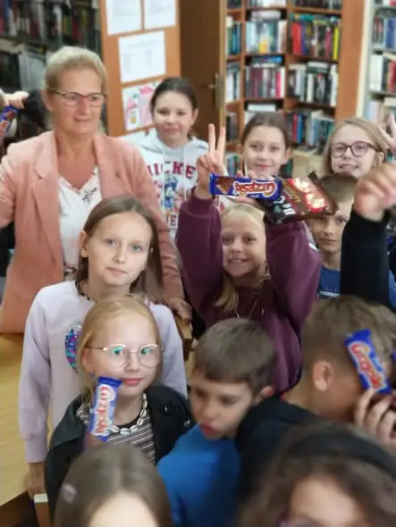 Czwartoklasiści z Brańska odkrywali tajemnice Miejskiej Biblioteki