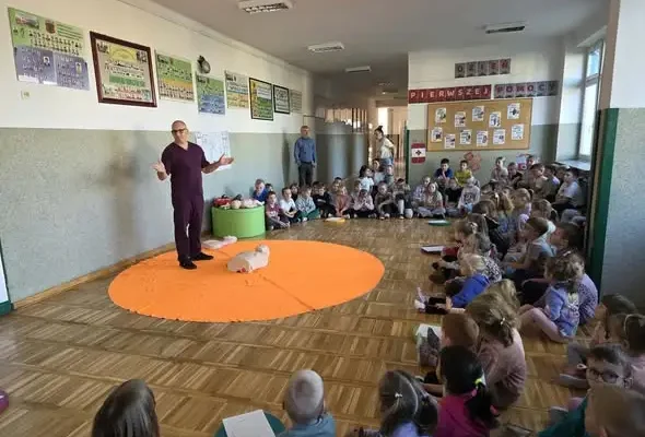 Światowy Dzień Pierwszej Pomocy w przedszkolu – dzieci uczyły się ratować życie
