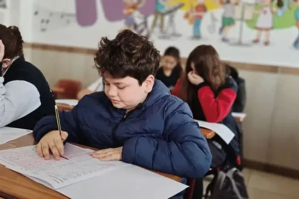 PISA 2025: Polscy 15-latkowie powyżej średniej OECD i UE