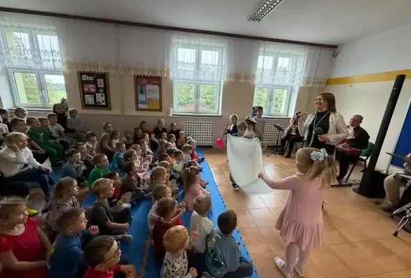 Przedszkolaki poznały swing – muzyczna podróż w czasie z Arte-Muzy