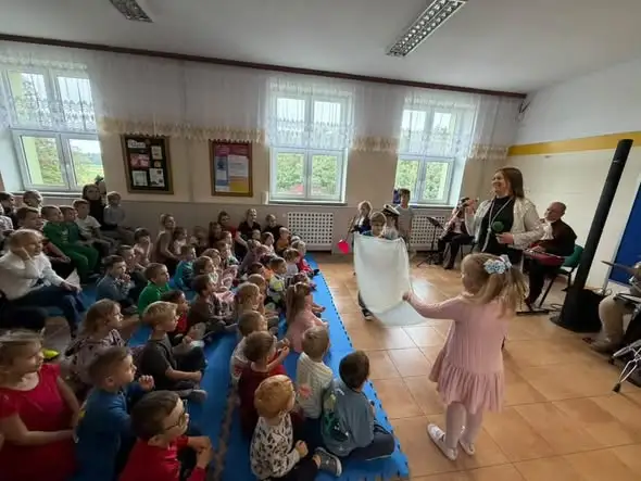 Przedszkolaki poznały swing – muzyczna podróż w czasie z Arte-Muzy