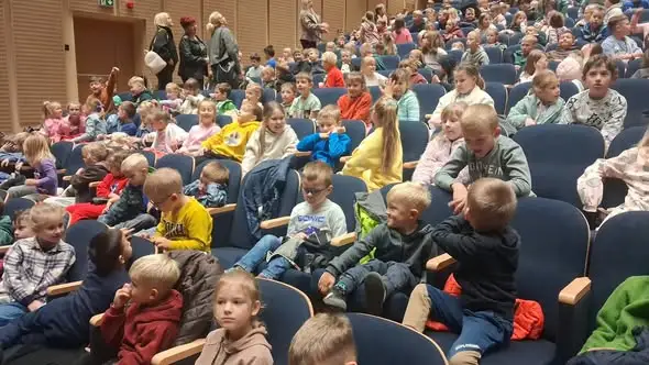 Spektakl „Moc żywiołów” w Bielsku Podlaskim – edukacyjna wycieczka dzieci z gminy Boćki