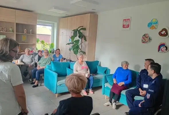 Seniorzy z gminy Orla uczyli się, jak nie dać się oszukać
