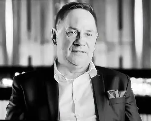 Zmarł Krzysztof Piotrowski – muzyk i mieszkaniec Popław. Gmina Brańsk w żałobie
